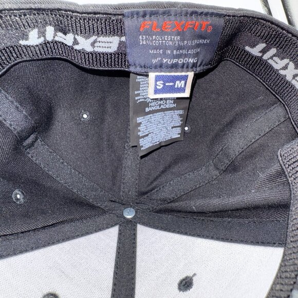 Hurley Flexfit Black Hat S/M Stretch Fitted Cap Yupoong Logo Surf Skate - Picture 12 of 14